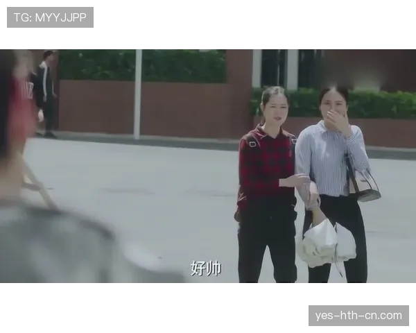 卢玉菲训练服随性到像邻家女孩，拎起的名牌包瞬间把我的月薪打回原形