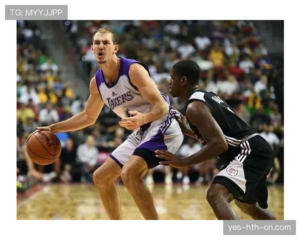 弗拉霍维奇如何从潜力中锋蜕变为亿元先生：巅峰期成长路径解析