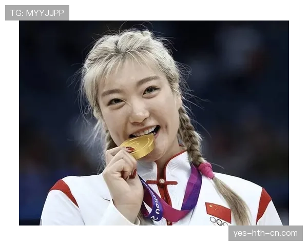 李梦训练完直接啃鸡腿，这自律和放纵切换得也太丝滑了